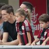 Le footballeur Fernando Torres avec son épouse Olalla Dominguez et leurs enfants Leo et Nora à San Siro le 31 août 2014.