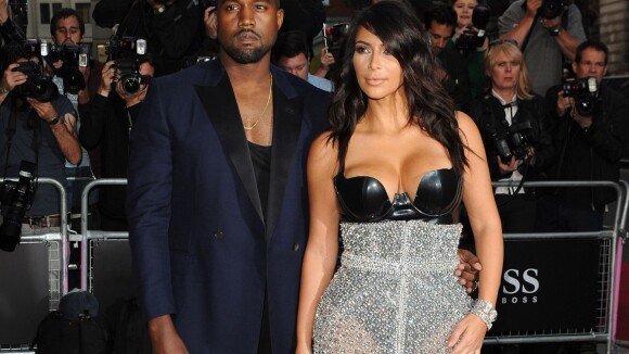 Kim Kardashian 'West', ultrasexy aux GQ Awards : Sacrée devant Kanye, admiratif