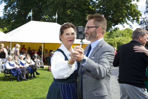 La reine Silvia de Suède assiste au "Pensioners Day" à Ekero dans le comté de Stockholm, le 27 août 2014.