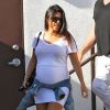Kourtney Kardashian, enceinte, quitte le magasin La Cienega Design Quarter à Beverly Hills. Le 2 septembre 2014.