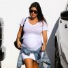 Kourtney Kardashian, enceinte, quitte le magasin La Cienega Design Quarter à Beverly Hills. Le 2 septembre 2014.