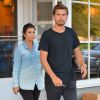 Kourtney Kardashian enceinte et son compagnon Scott Disick à Water Mill, dans les Hamptons. Le 10 août 2014.
