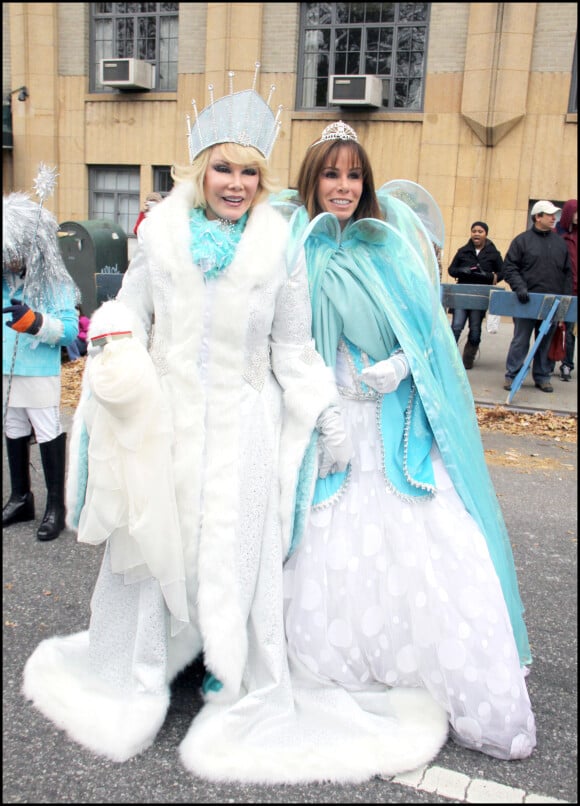 Joan Rivers et sa fille Melissa lors de la parade de Thanksgiving à New York, le 25 novembre 2010