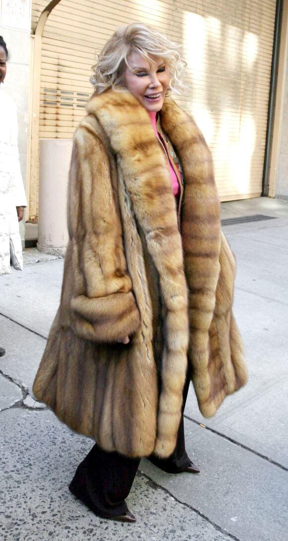 Joan Rivers à la sortie du Tony Danza Show de New York le 23 février 2005