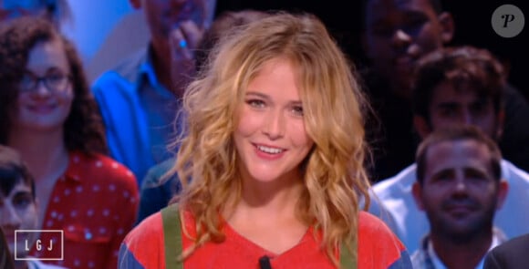 La nouvelle Miss météo du Grand Journal de Canal+, le belle Raphaëlle Dupire, soutenue par Doria Tillier pour sa grande première. Le 25 août 2014.