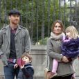 Xabi Alonso f&ecirc;tait ses 31 ans avec sa femme Nagore et leurs enfants Jontxu et Ane le 25 novembre 2012 dans les rues de Madrid 