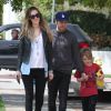 Pete Wentz, son fils Bronx et sa petite amie Meagan Camper vont faire du shopping à West Hollywood, le 24 mars 2014. 