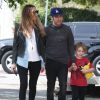 Pete Wentz, son fils Bronx et sa petite amie Meagan Camper vont faire du shopping à West Hollywood, le 24 mars 2014.