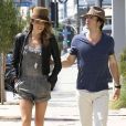  Ian Somerhalder et sa petite amie Nikki Reed vont d&eacute;jeuner au restaurant avec des amis &agrave; West Hollywood, le 7 septembre 2014. 