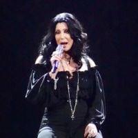 Cher, malade : La chanteuse reporte les concerts de son ''Dressed to Kill Tour''
