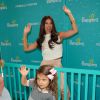La sympathique Roselyn Sanchez, accompagnée de sa fille Sebella, a participé au lancement de la campagne Celebrate Pampers BabyGotMoves au centre commercial The Grove à West Hollywood, Los Angeles, le 9 septembre 2014