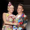 Miley Cyrus et Jeremy Scott assurent le final du défilé du créateur, aux Milk Studios. New York, le 10 septembre 2014.