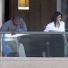 Kanye West et Kim Kardashian dans leur chambre d'hôtel à Sydney. Le 11 septembre 2014.