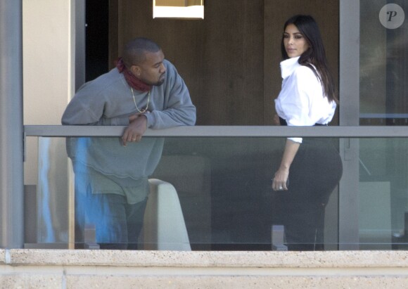 Kanye West et Kim Kardashian dans leur chambre d'hôtel à Sydney. Le 11 septembre 2014.