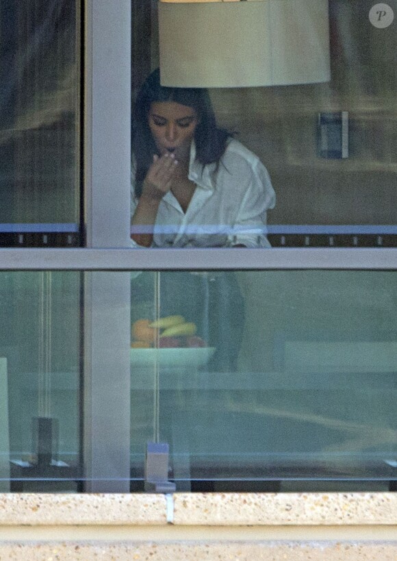 Kim Kardashian dans sa chambre d'hôtel à Sydney, le 11 septembre 2014.
