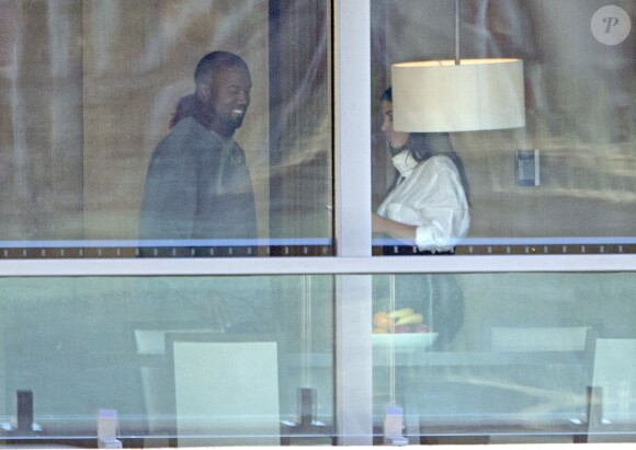 Kanye West et Kim Kardashian, dans leur chambre d'hôtel à Sydney. Le 11 septembre 2014.