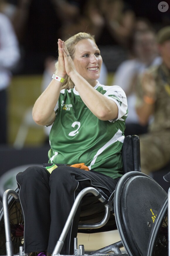 Zara Phillips a tout donné avec la Team Invictus lors d'un match exhibition de rugby en fauteuil roulant pendant les Invictus Games, le 12 septembre 2014 à la Copperbox Arena, à Londres.