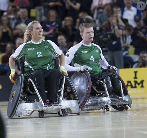Zara Phillips a tout donné avec la Team Invictus lors d'un match exhibition de rugby en fauteuil roulant pendant les Invictus Games, le 12 septembre 2014 à la Copperbox Arena, à Londres.