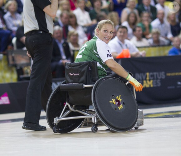 Zara Phillips a tout donné avec la Team Invictus lors d'un match exhibition de rugby en fauteuil roulant pendant les Invictus Games, le 12 septembre 2014 à la Copperbox Arena, à Londres.
