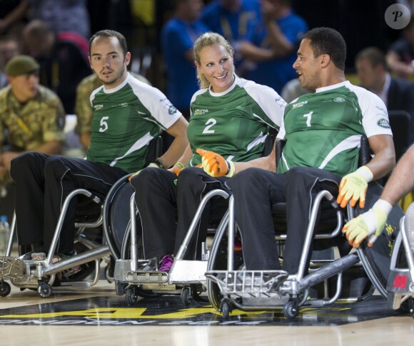 Zara Phillips a tout donné avec la Team Invictus lors d'un match exhibition de rugby en fauteuil roulant pendant les Invictus Games, le 12 septembre 2014 à la Copperbox Arena, à Londres.