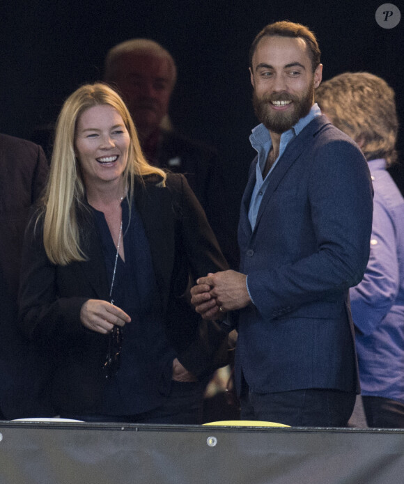Pippa Middleton, son frère James ainsi que Peter et Autumn Phillips étaient réunis pour regarder le prince Harry, Zara Phillips et Mike Tindall lors de leur match exhibition de rugby en fauteuil roulant lors des Invictus Games, le 12 septembre 2014 à la Copperbox Arena, à Londres.