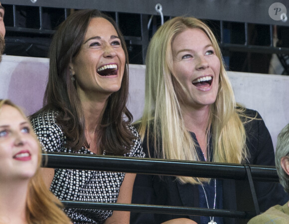 Pippa Middleton, son frère James ainsi que Peter et Autumn Phillips étaient réunis pour regarder le prince Harry, Zara Phillips et Mike Tindall lors de leur match exhibition de rugby en fauteuil roulant lors des Invictus Games, le 12 septembre 2014 à la Copperbox Arena, à Londres.