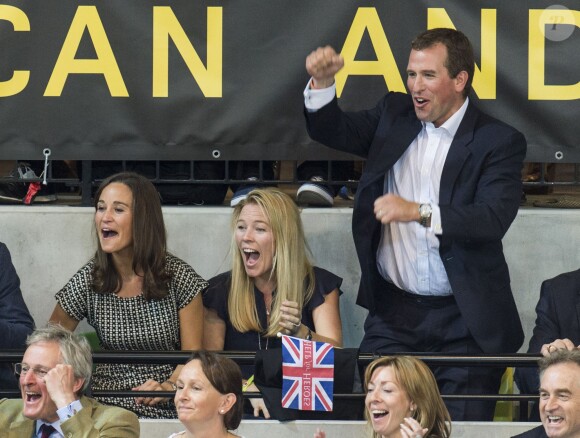 Au côté de sa femme Autumn, Peter Phillips n'était pas le dernier à vibrer devant le prince Harry, Zara Phillips et Mike Tindall lors de leur match exhibition de rugby en fauteuil roulant lors des Invictus Games, le 12 septembre 2014 à la Copperbox Arena, à Londres.