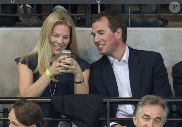 Peter et Autumn Phillips ont regardé avec plaisir le prince Harry, Zara Phillips et Mike Tindall lors de leur match exhibition de rugby en fauteuil roulant lors des Invictus Games, le 12 septembre 2014 à la Copperbox Arena, à Londres.