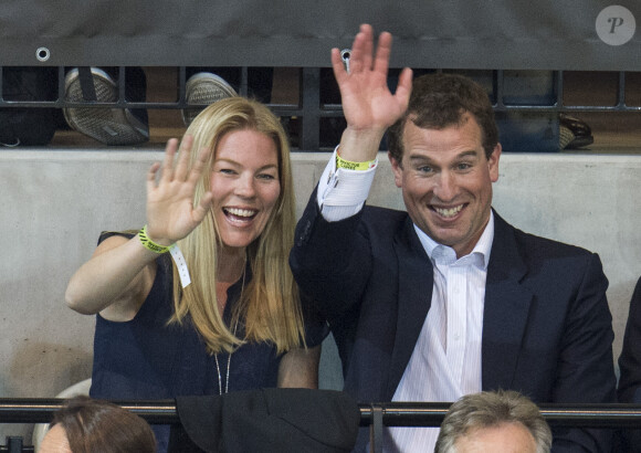 Peter et Autumn Phillips ont regardé avec plaisir le prince Harry, Zara Phillips et Mike Tindall lors de leur match exhibition de rugby en fauteuil roulant lors des Invictus Games, le 12 septembre 2014 à la Copperbox Arena, à Londres.