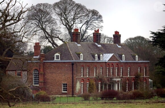 Anmer Hall en 2013, à Sandringham dans le Norfolk : la maison offerte au prince William et à Kate Middleton par Elizabeth II. Le duc et la duchesse de Cambridge auraient prévu de s'y installer durablement avant et après la naissance, début 2015, de leur second enfant.