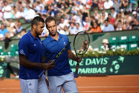 Richard Gasquet et Jo Wilfreid Tsonga lors de la demi-finale de la Coupe Davis entre la France et la République Tchèque le 13 septembre 2014 à Paris.