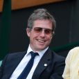  Hugh Grant et une amie lors du tournoi de Wimbledon &agrave; Lodnres le 2 juillet 2014 