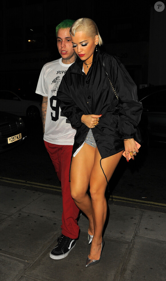 Rita Ora et Ricky Hilfiger rentrent à l'hôtel au Sanderson, après le concert de la chanteuse au Box. Londres, le 17 septembre 2014.