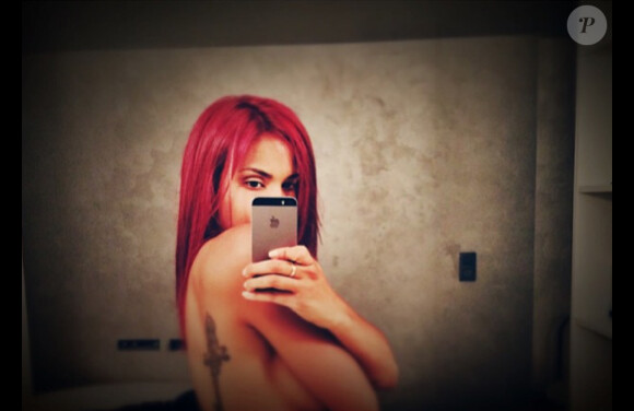 La chanteuse Shy'm a dévoilé sur Instagram une nouvelle coiffure ! La belle jeune femme a opté pour une couleur rouge.