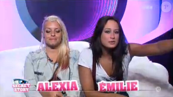 Alexia et Emilie dans la quotidienne de Secret Story 7 sur TF1 le vendredi 12 juillet 2013