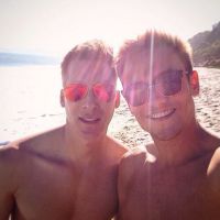 Tom Daley : Vacancier dénudé, il s'éclate avec son chéri Dustin Lance Black