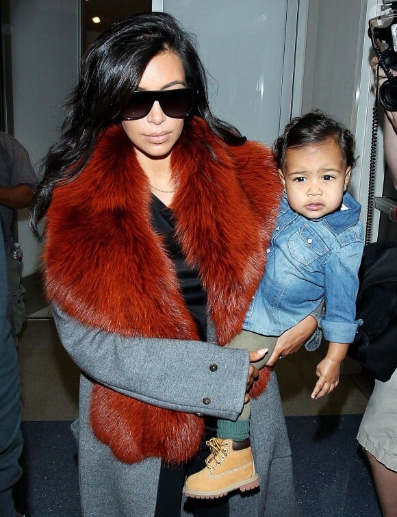 Kim Kardashian et sa fille North West arrivent à l'aéroport LAX et se rendent à Chicago. Los Angeles, le 22 septembre 2014.
