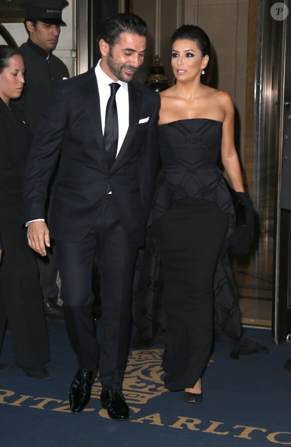 Eva Longoria et son chéri José Antonio Baston sortent de l'hôtel Ritz Carlton à New York, le 23 septembre 2014.