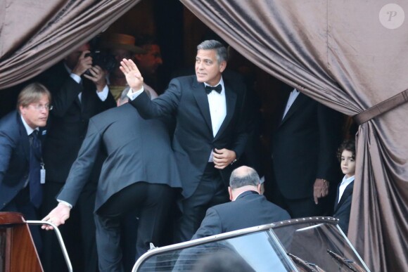 George Clooney à l'entrée de l'hôtel Aman. Mariage de George Clooney et Amal Alamuddin à l'Aman Canal Grande Venice à Venise, le 27 septembre 2014.