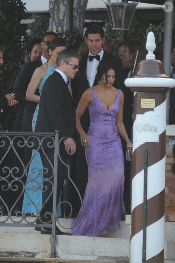 Matt Damon et sa femme Luciana Barroso au départ du Cipriani. Mariage de George Clooney et Amal Alamuddin à l'Aman Canal Grande Venice à Venise, le 27 septembre 2014.