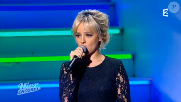 Alizée chante Le téléfon de Nino ferrer sur France 2, le 27 septembre 2014.