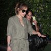 Jennifer Lopez et son amie Leah Remini vont dîner au restaurant Ago à West Hollywood, le 25 septembre 2014.