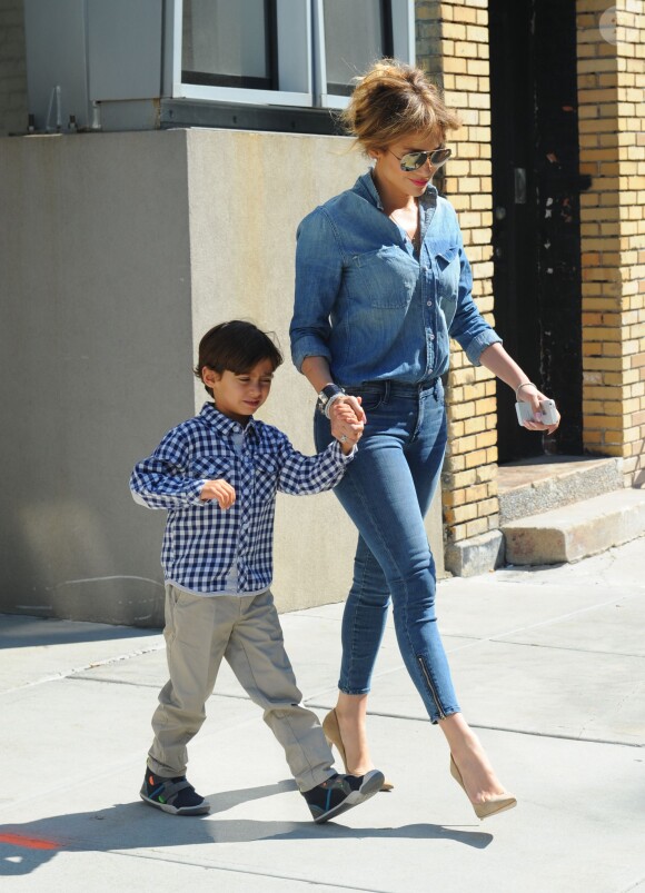 Jennifer Lopez et ses enfants Max et Emme Muniz Anthony à New York, le 18 septembre 2014.