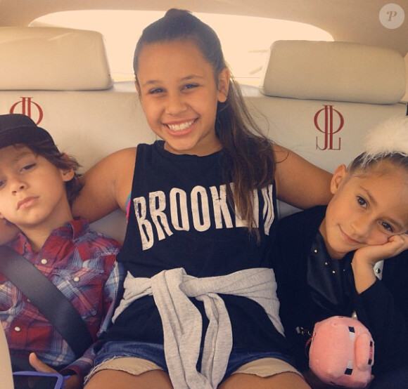 Jennifer Lopez a été victime d'un léger accident de voiture en compagnie de son amie Leah Remini, le 28 septembre 2014, en se rendant à un concert de Demi Lovato avec ses enfants Max et Emme (ici avec Sofia, la fille de Leah Remini)