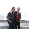 Johnny Hallyday et sa femme Laeticia sont allés se promener en moto aux alentours de Los Angeles. Le couple a déjeuné en amoureux chez "Blue Plate" à Santa Monica, avant de se faire prendre en photo devant la plage de Santa Monica, le 27 septembre 2014.