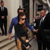 Victoria Beckham quitte sa boutique de vêtements à Londres, le 27 septembre 2014.