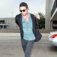  Robert Pattinson arrive &agrave; l'a&eacute;roport de Los Angeles pour prendre un vol &agrave; destination de Toronto, le 8 septembre 2014. 