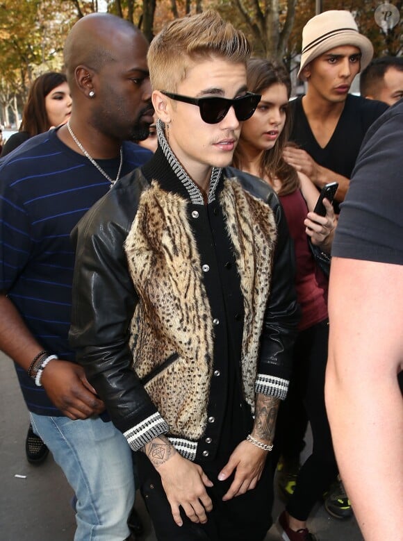Justin Bieber fait du shopping avenue Montaigne à Paris, le 30 septembre 2014.