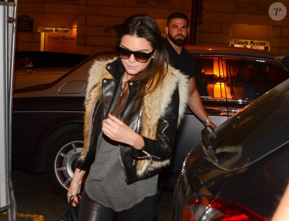 Kendall Jenner rentre à son hôtel déposée en voiture par Justin Bieber à Paris, le 30 septembre 2014