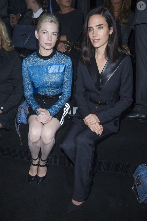Michelle Williams et Jennifer Connelly assistent au défilé Louis Vuitton printemps-été 2015 à la Fondation Louis Vuitton. Paris, le 1er octobre 2014.